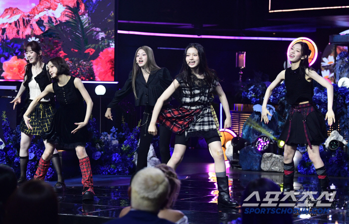  Girl group Kiki Cheongryong Series Awards celebration stage