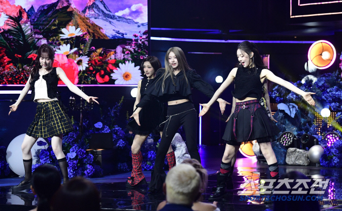  Girl group Kiki's refreshing celebratory performance