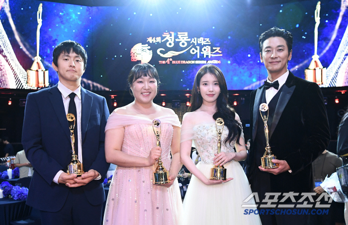  The glorious moment of Gian84's Suzy IU Joo Ji-hoon Blue Dragon Series Awards