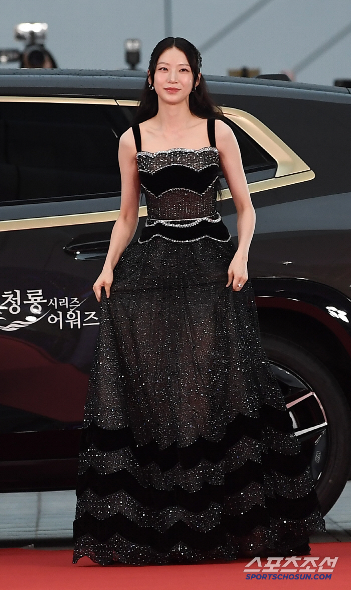  Gong Seungyeon, elegantly