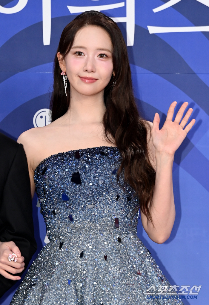  Im Yoona, the flower deer's beauty shines