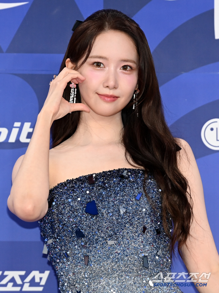  Im Yoona, you're falling in love with your eyes