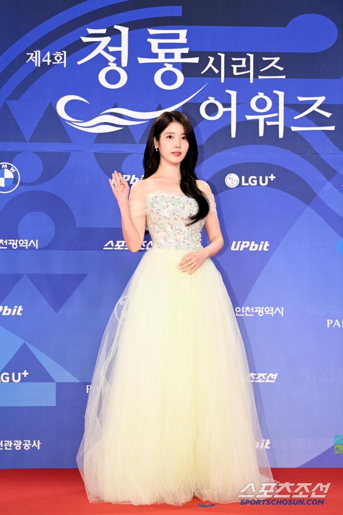  IU's beautiful face