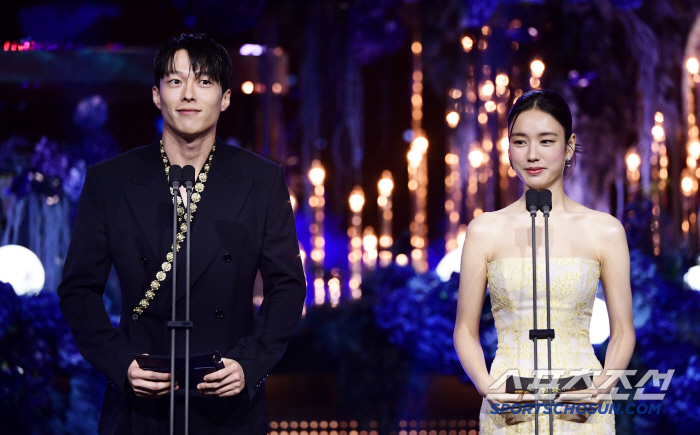  Jang Ki Yong An Jin's exciting award