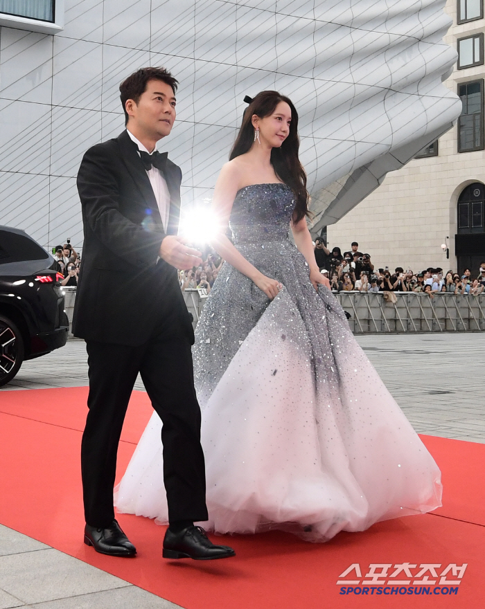  Jeon Hyun-moo, Yoon-ah, a brilliant moment at the Blue Dragon Series Awards