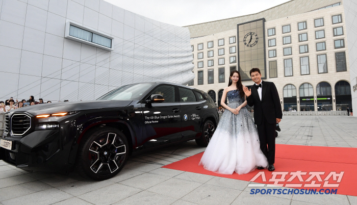  Jeon Hyun Moo Yoona, MC of Blue Dragon Series Awards for 4 years