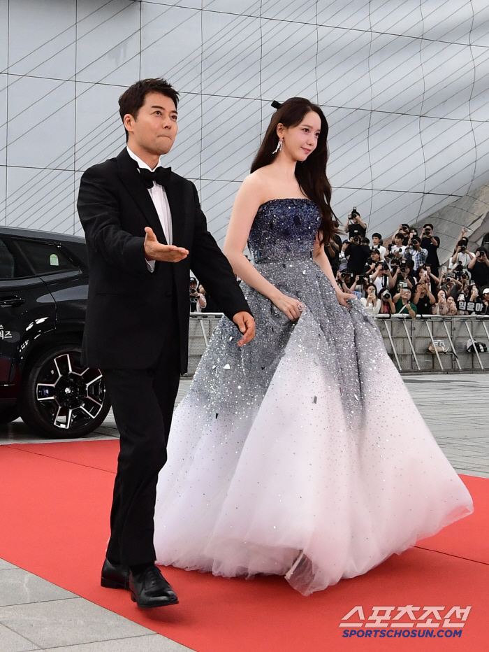  Jeon Hyunmoo Yuna, let's be together for 4 years at the Blue Dragon Series Awards
