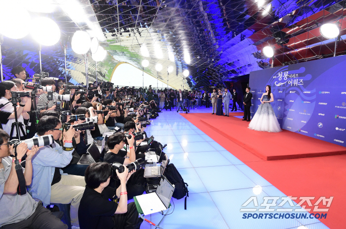  Jeon Hyunmoo Yuna, let's be together for 4 years at the Blue Dragon Series Awards