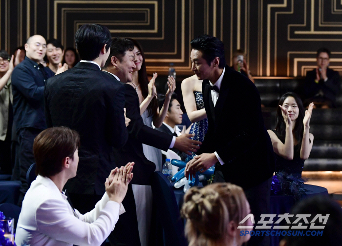  Joo Ji-hoon won the Blue Dragon Series Award for Best Actor