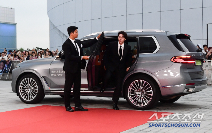 Jung Hyunkyu, coolly