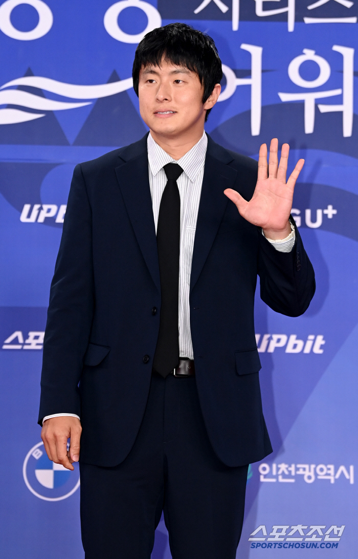  Kian 84, handsome suit fit handsome