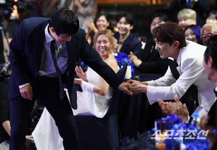 Kian 84, a male entertainer award, got Kim Won-hoon, who was nominated together
