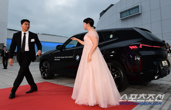  Lee Suji's bodyguard was taken aback