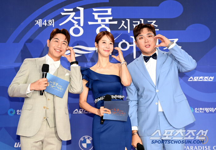  MC Lim Jiwoong An Soyoung, let's join the red carpet for the Blue Dragon Series Awards