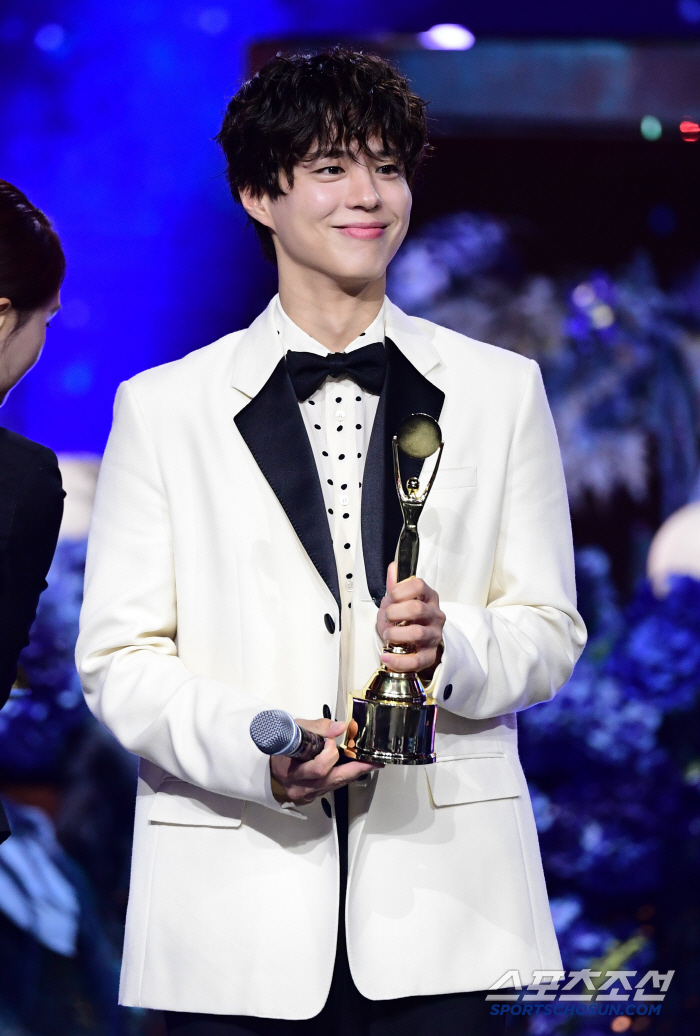  Park Bo Gum's heart fluttered