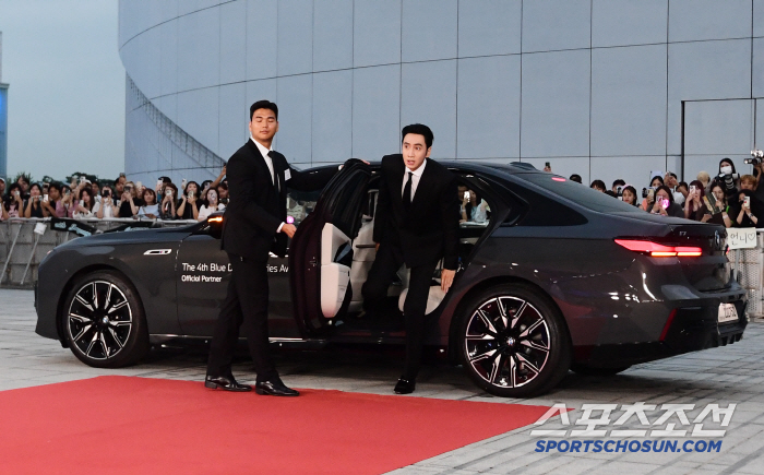  A scene from Lee Kwang Soo's commercial