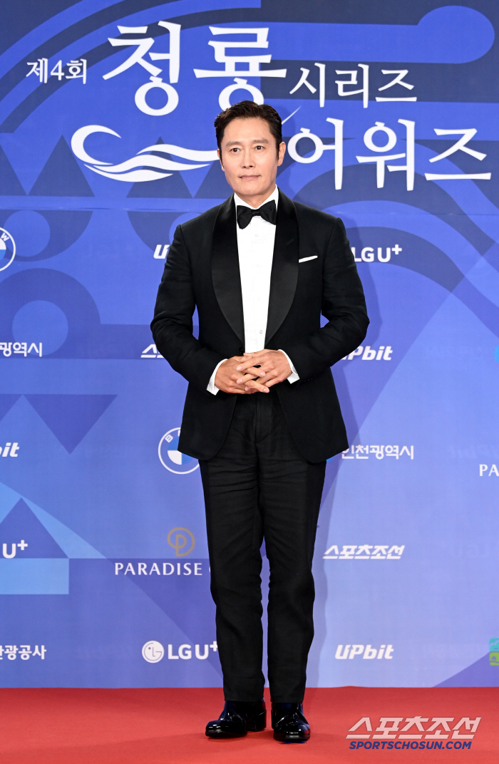  When it comes to tuxedo, Lee Byung-hun
