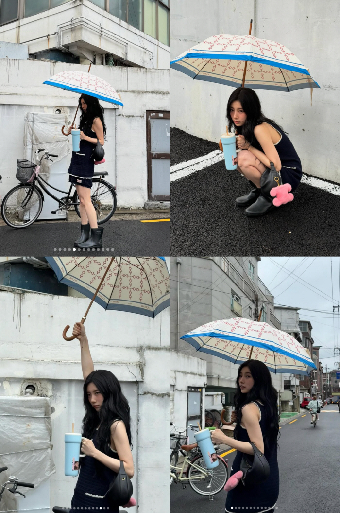 Suzy took out a luxury umbrella in the downpour..The Elegant Standard of Chinese Fashion