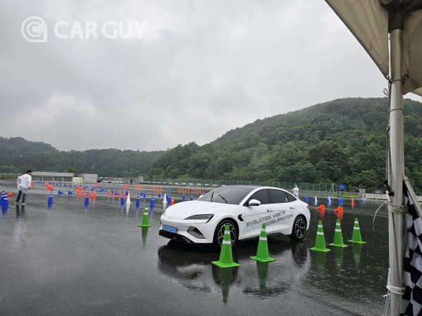  BYD seal, the most cost-effective electric car in the 40 million won range..It's an art of ride quality