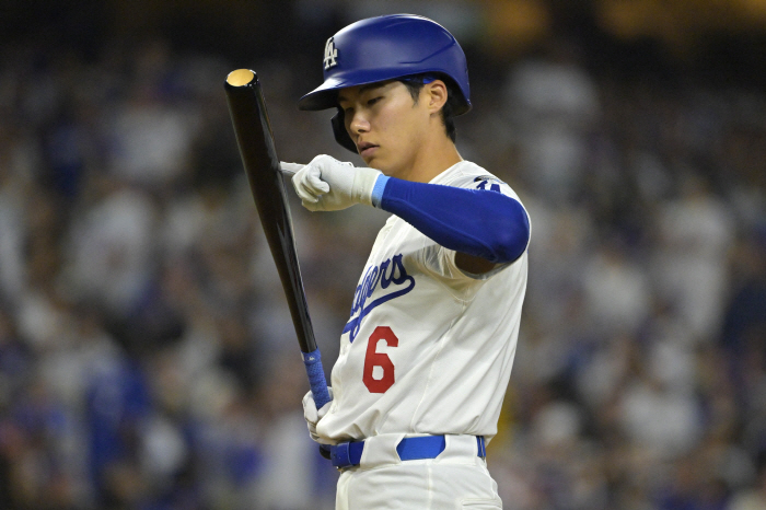 There is no trace of Sasaki's name I can't believe Kim Hye Sung is third in NL Rookie of the Year race