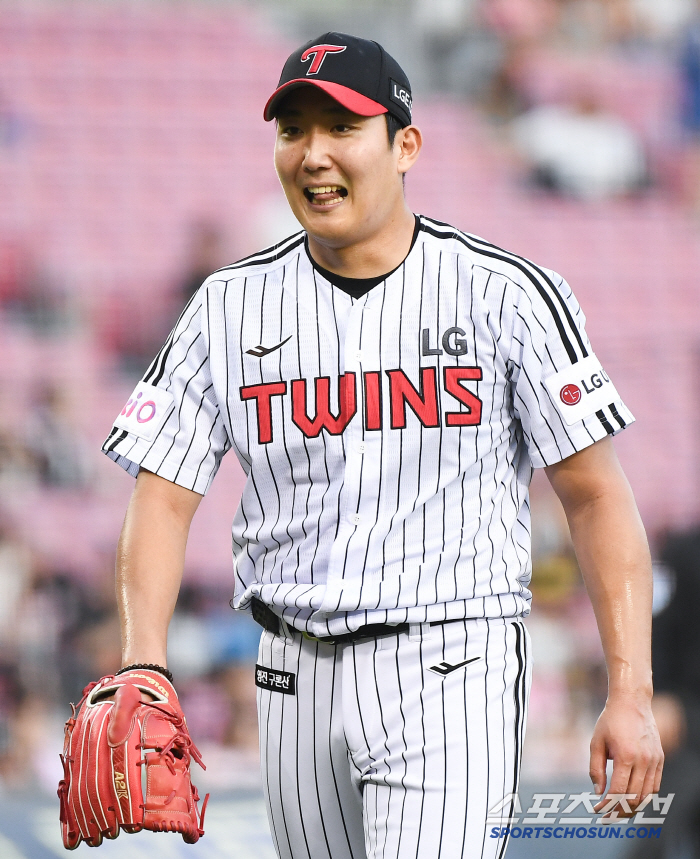Two, three, six, seven, nine episodes. Five double plays in a day! The victory made by the LG infield team...Son Joo-young pitched 6 innings with one run → 2-1 victory over broken Lotte 