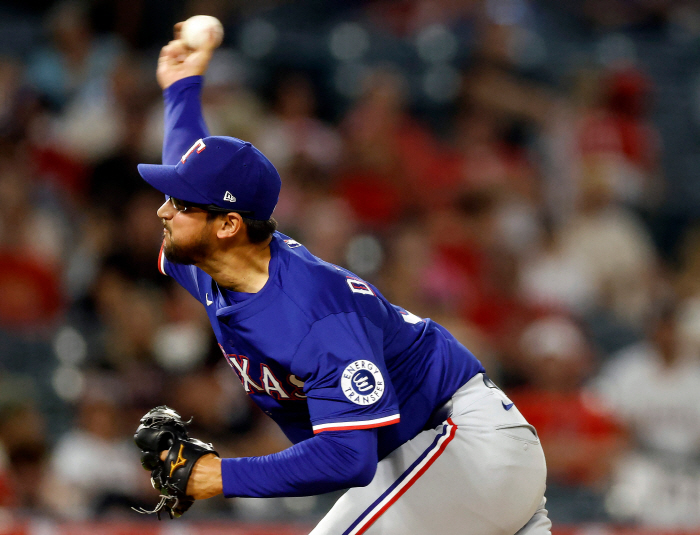 Will it be revived in ATL, a Korean-right-hander swingman sold by TEX, because it is a waste of 3.7 billion won? As a starter, it's a chance to have a blessing in disguise