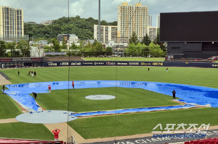 426mm all-time heavy rain Gwangju rain stopped, ground maintenance has begun...Will it be possible to start the game