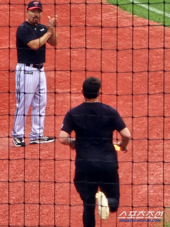 Austin appeared at Jamsil Stadium in 18 days. Are your sides all better. Running, being punctuated, and not hitting