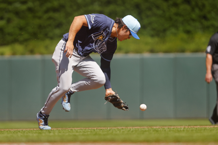  It's a big deal. I'm not calling you to defend... Tampa Bay's Kim Ha-sung has no hit in three consecutive games. a crash in the ten percent range. It's all about disappointment