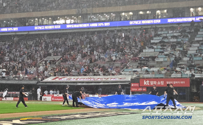 The game stopped. It resumed. It was tarpaulined and walkedWhat is the fate of KT Hanwha, the whims of the sky? 