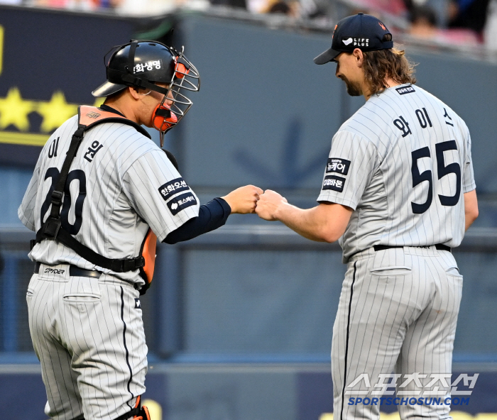 Hanwha Lee Jae-won, why did you suddenly replace him after the top of the second inning? Weiss lost his special catcher 