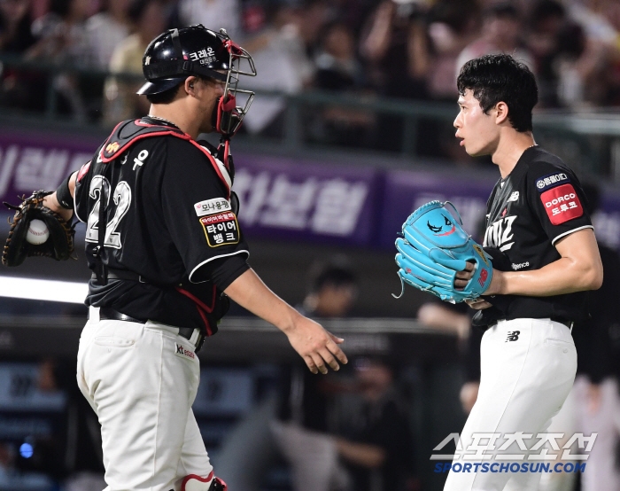 In KT, Lee's absence is as shocking as Kim Do-young's injury. It hurts my head.