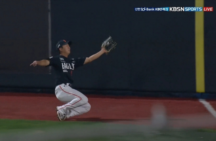 Is it a team that was busy trading outfield? Won Seok Moon Hyun Bin's great defense, why Hanwha is really scary