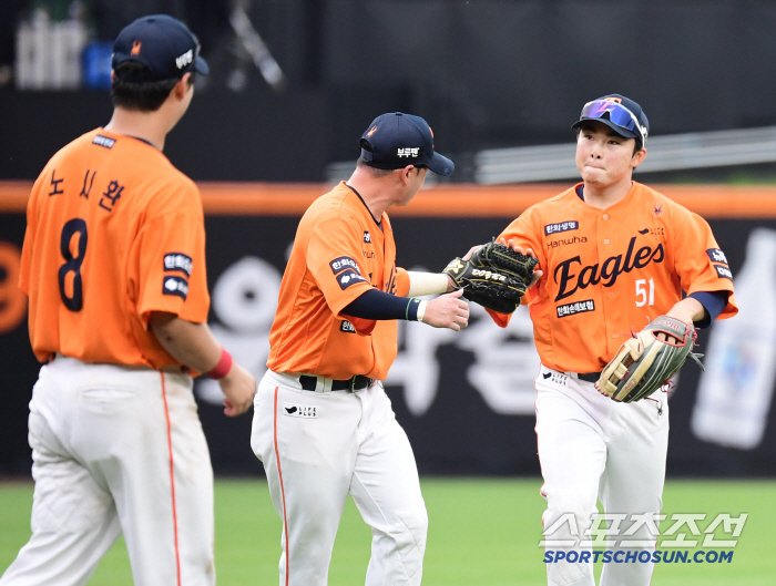 Is it a team that was busy trading outfield? Won Seok Moon Hyun Bin's great defense, why Hanwha is really scary