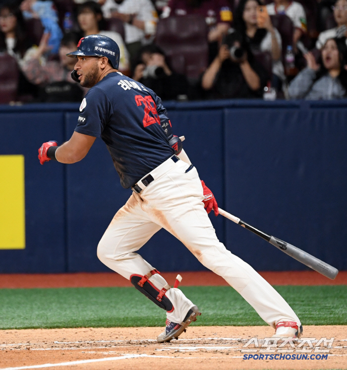 Is it true that you got nine double plays in two games. I can't bunt Kim Taehyung on a frustrating 1 out 