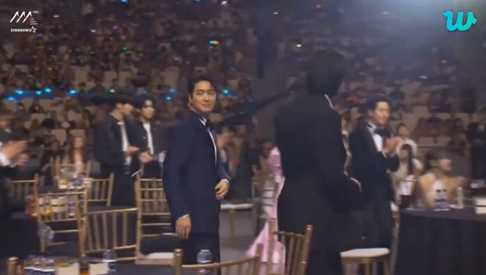 It wasn't the first time I was mistaken for Lee Joon-young's trophy..Lee Junhyuk made the same mistake. This is fate