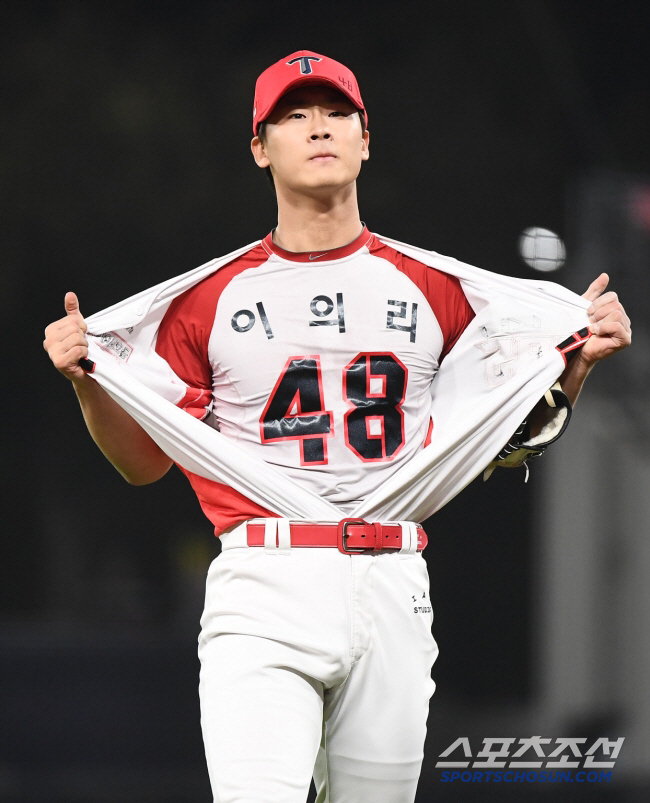 It's not an All-Star Game, KS, it's not polite...KIA left-hander ace returns, thanks, worries, and cheers for junior left-hander at Kook University
