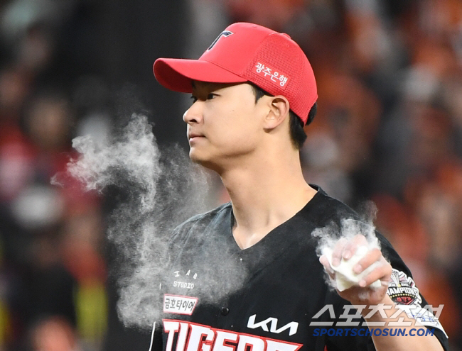 It's not an All-Star Game, KS, it's not polite...KIA left-hander ace returns, thanks, worries, and cheers for junior left-hander at Kook University