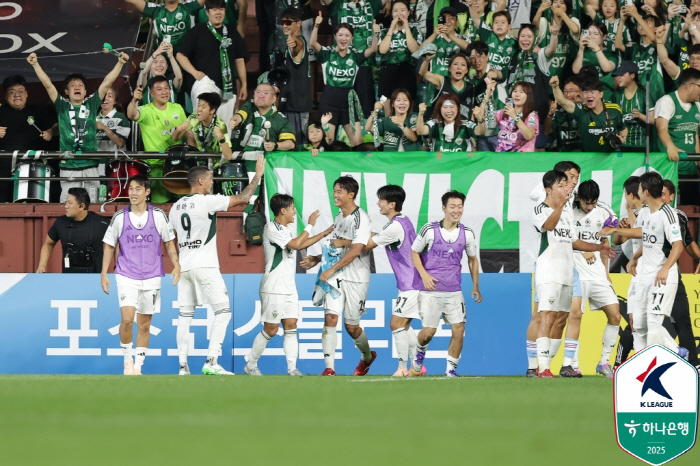  Jeonbuk, which scored 3 goals in the second half of 21 games without losing, and 32 come from behind to win in 4 games against Pohang