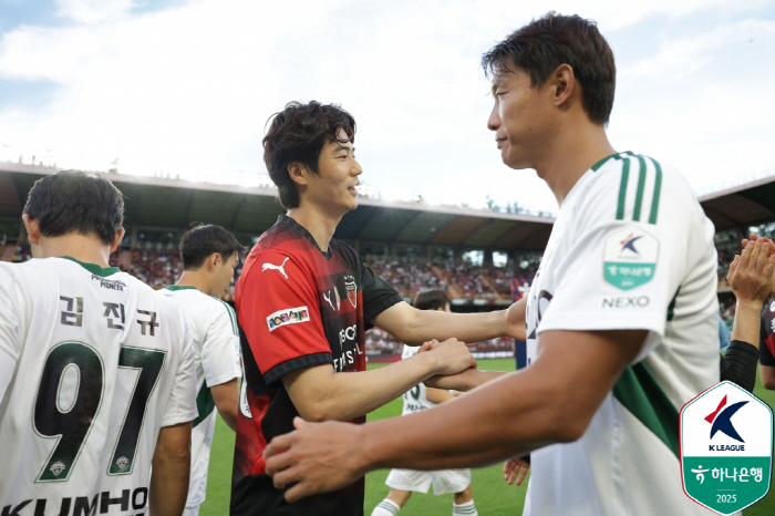  Jeonbuk, which scored 3 goals in the second half of 21 games without losing, and 32 come from behind to win in 4 games against Pohang