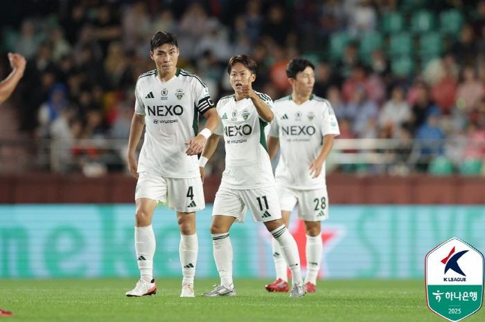  Jeonbuk, which scored 3 goals in the second half of 21 games without losing, and 32 come from behind to win in 4 games against Pohang