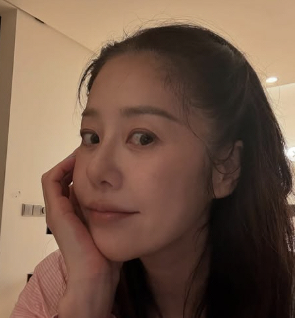 Ko Hyun-jung, meaningful, early morning emotional writing. What happened..a Friday night spent alone
