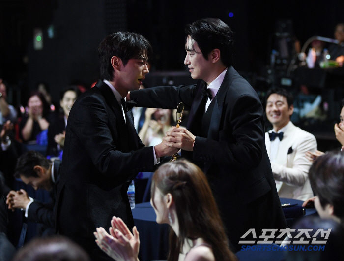 Lee Joon-young misunderstood the winner's name..I think I'll be able to sleep thanks to Lee Junhyuk, who has a big heart