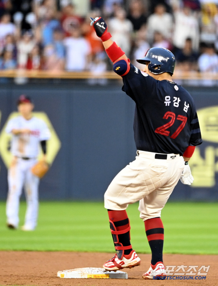 LG's table with a walk, Lotte takes it as a hit. 61 wins, 23rd place again. 1 game difference.