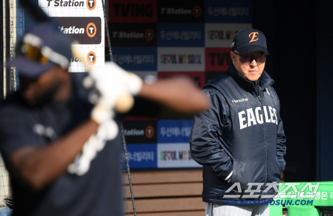 On the day Liberato was chosen, head coach Kim Kyung-moon worried about Florentine first. If he got a chance from another team 