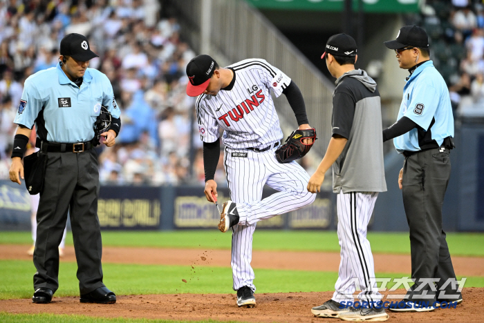  Hernandez, dust off the shoe floor