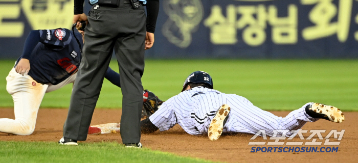  Kim Hyun-soo succeeded in stealing the ball