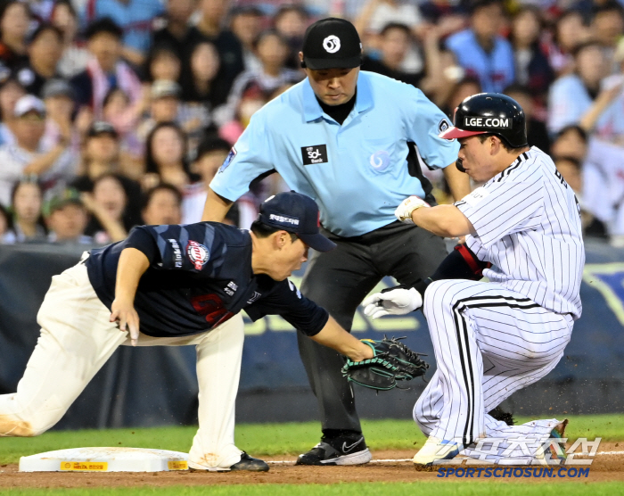  Moon Sungjoo tried to reach third base