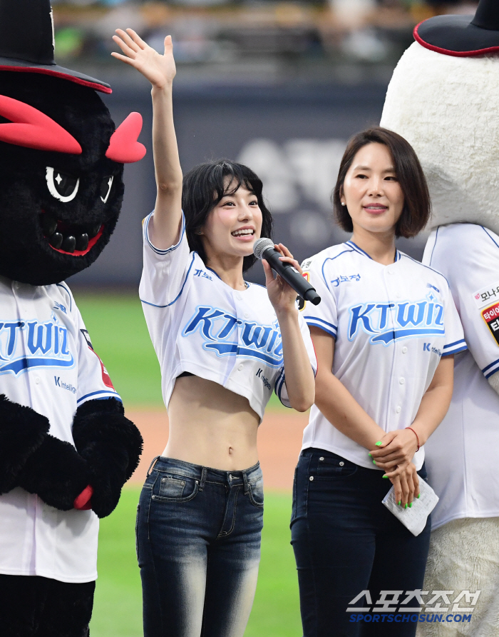  Nice to meet you, Momoko baseball fans