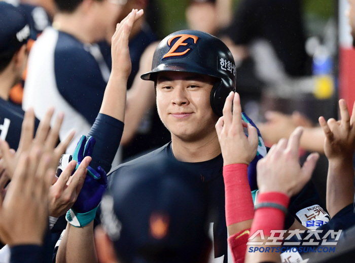  Roh Si-hwan leads again in the 5th inning with a solo home run